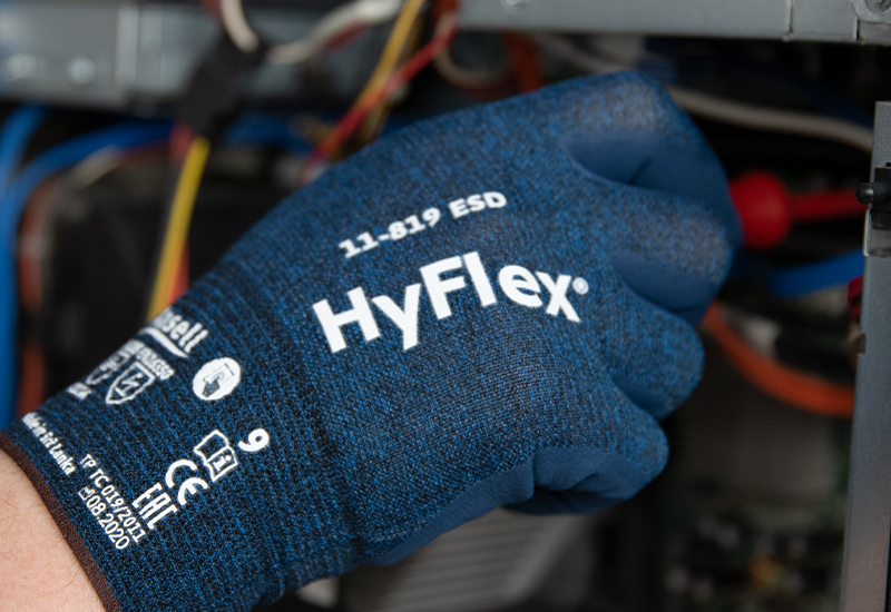 HyFlex 11-819 von Ansell im Einsatz